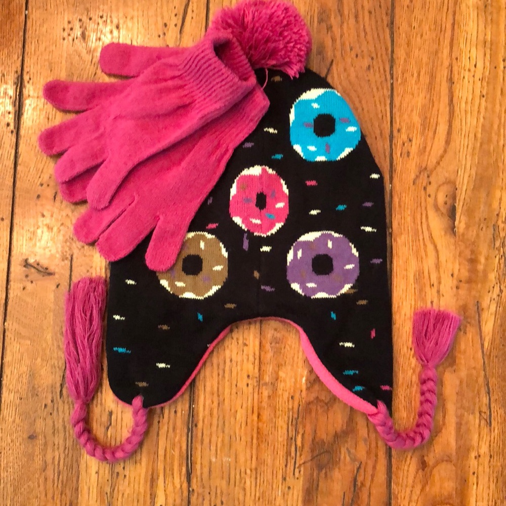 NWT - XMAS SALE - Nolan Girls Hats and Glove Set